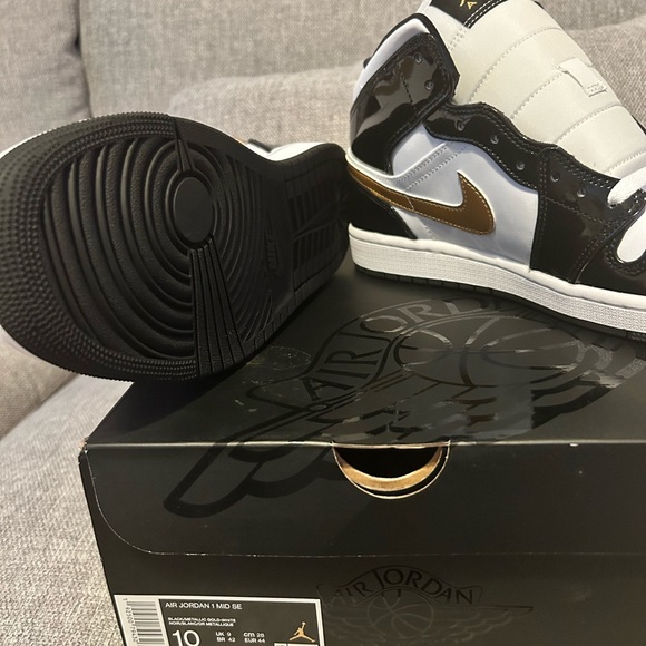 Nike Air Jordan Mid SE Black/White/Gold Men's Shoes